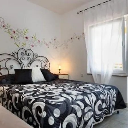 And With Parking Space Malinska, Krk - 18193 Guest house Malinska