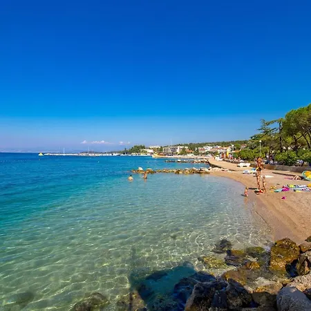 Guest house And With Parking Space Malinska, Krk - 18193 Malinska