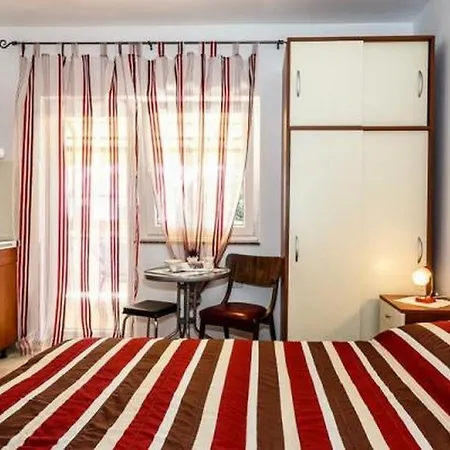 And With Parking Space Malinska, Krk - 18193 Gasthuis 3*