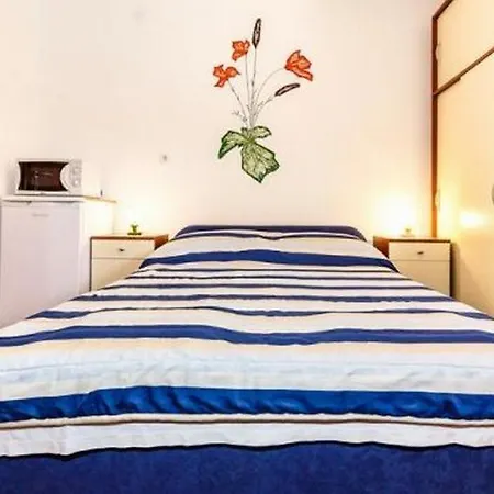 Guest house And With Parking Space Malinska, Krk - 18193 3*