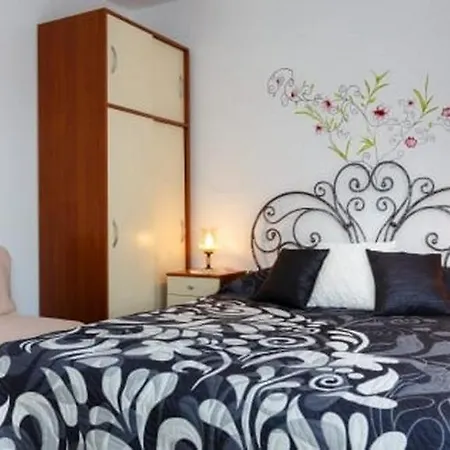 And With Parking Space Malinska, Krk - 18193 Guest house Malinska