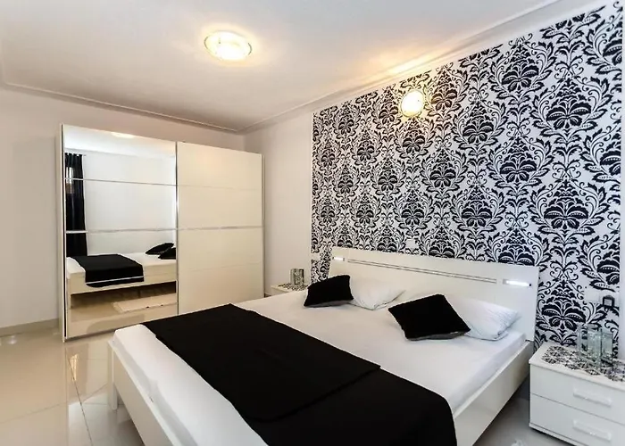 And With Parking Space Malinska, Krk - 18193 Penzion
