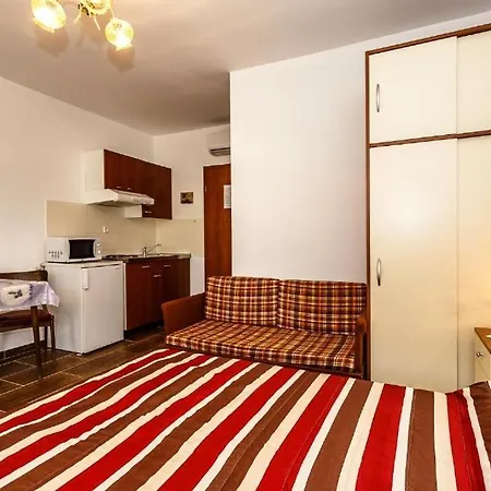 And With Parking Space Malinska, Krk - 18193 Affittacamere